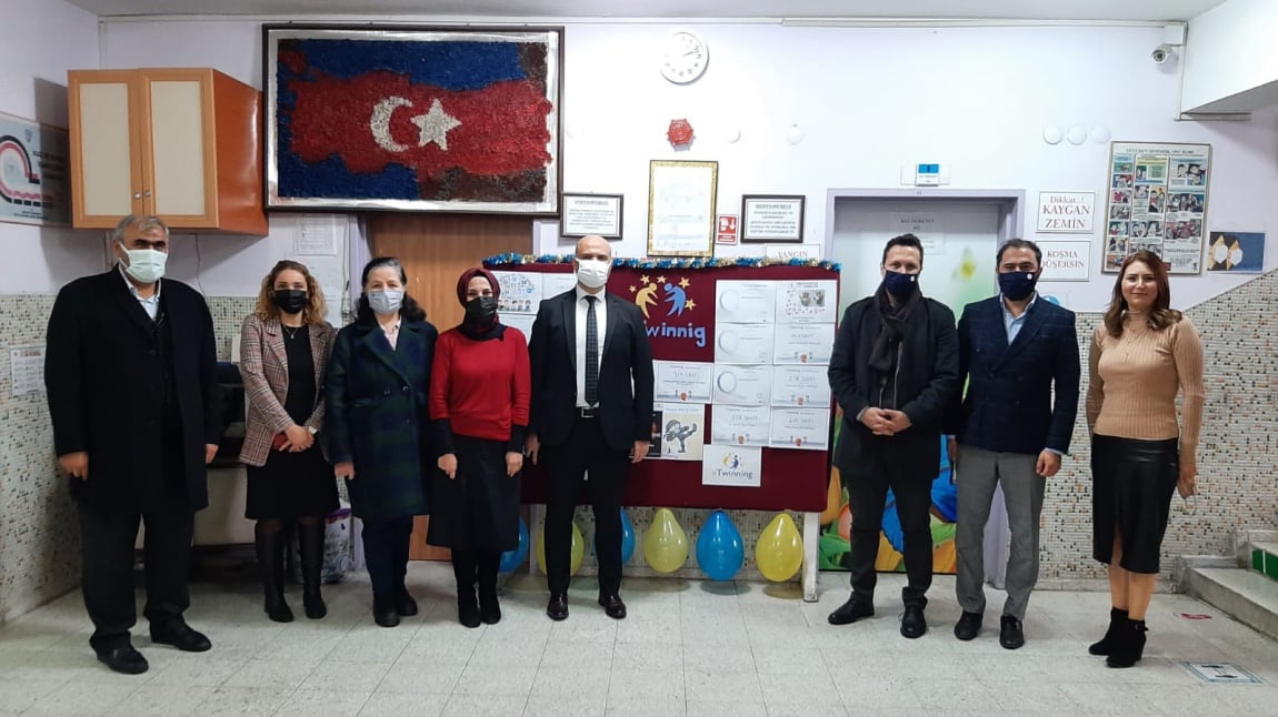 Eğitim Teknolojileri Geliştirme ve Projeler  Daire Başkanı sayın Mustafa Hakan BÜCÜK ve UDS ekibi okulumuzu ziyaret ettiler.